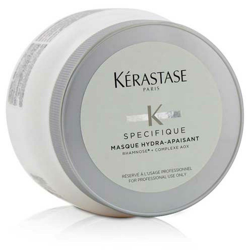Barattolo bianco con coperchio grigio. Scritta: Kérastase, SPECIFIQUE, Masque Hydra-Apaisant, Rhamnose + AOX. Riservato all'uso professionale.