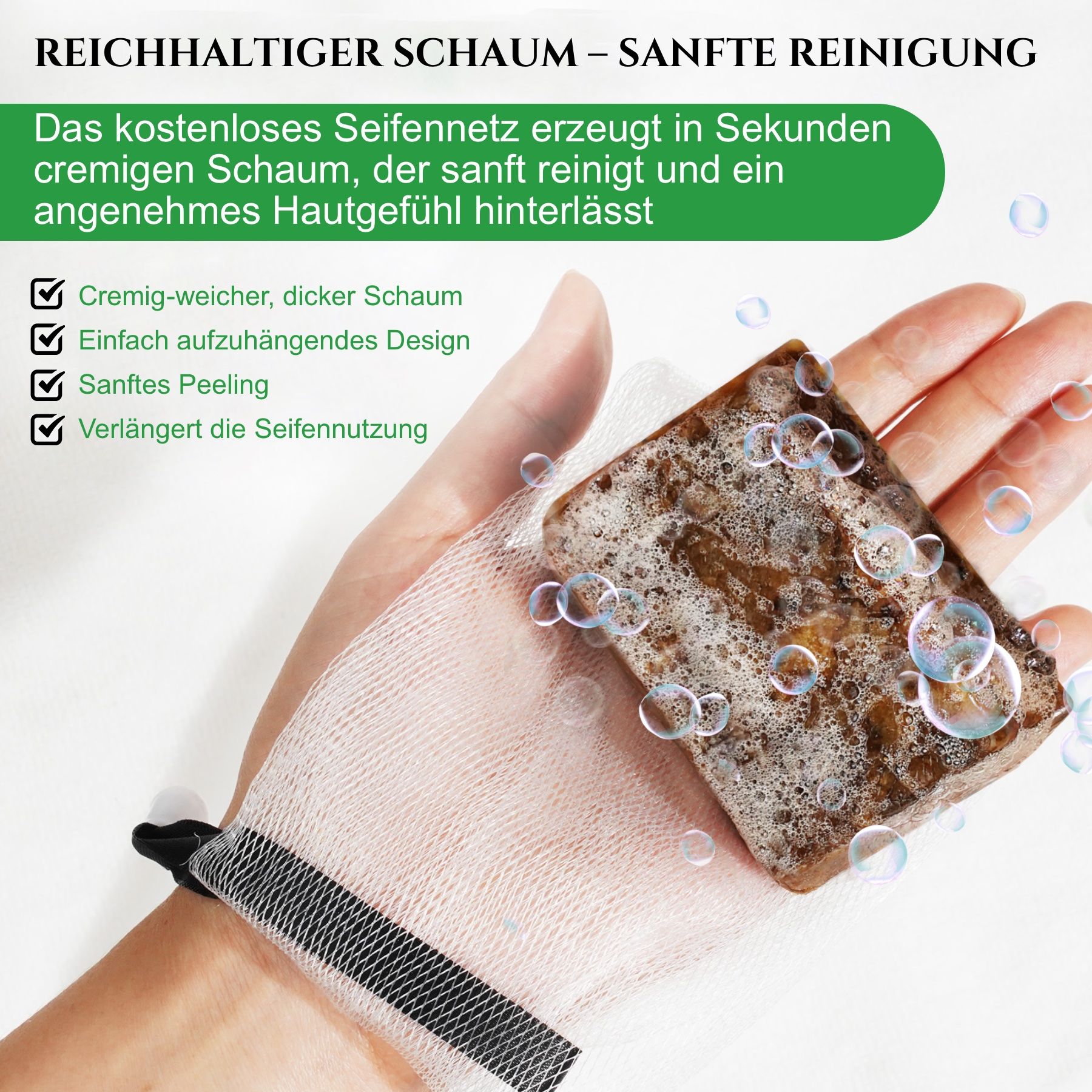 Mano con rete per sapone e sapone. Testo: Schiuma ricca - pulizia delicata. Schiuma cremosa e densa. Peeling delicato.
