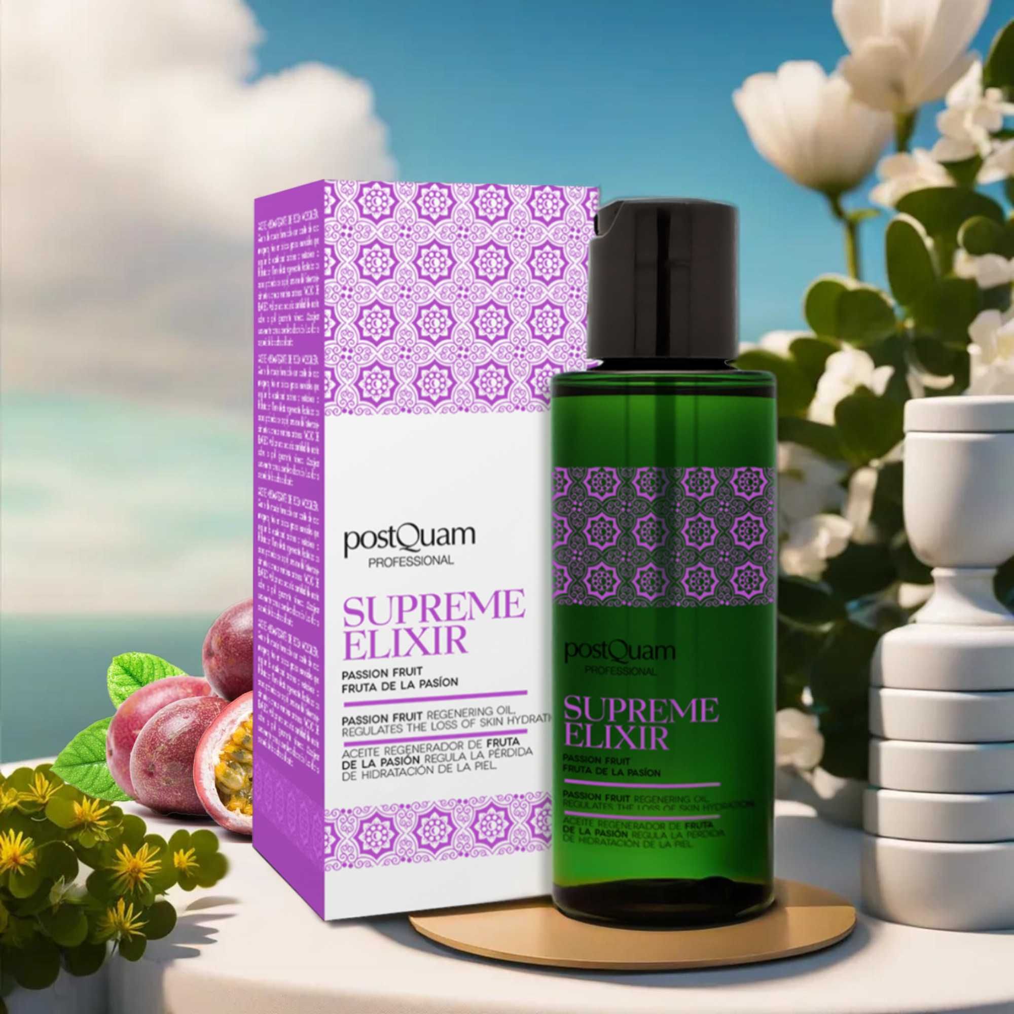 Flacone verde con tappo nero ed etichetta viola, accanto a una scatola viola. Testo: Supreme Elixir, Passion Fruit. Su tavolo con frutta.