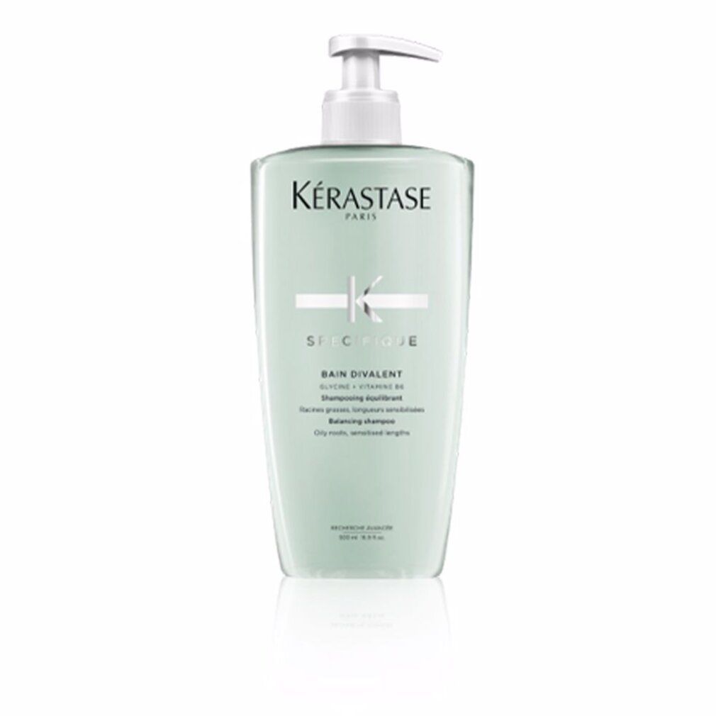 Flacone verde chiaro con dosatore bianco. Testo: Kérastase, Spécifique, Bain Divalent, Shampooing équilibrant. Per radici grasse, lunghezze sensibilizzate.