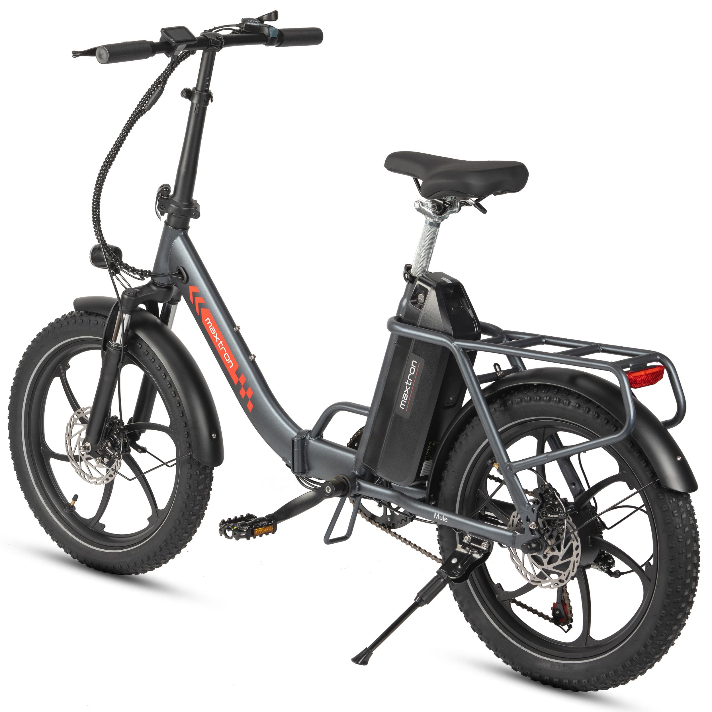 Bicicletta elettrica pieghevole grigia con pneumatici e sella neri. Batteria e portapacchi. Logo Maxtron.
