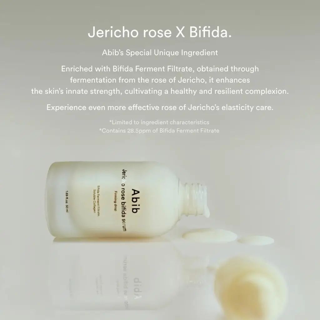 Flacone di siero appoggiato su una superficie. Scritta: Abib Jericho Rose Bifida Serum Firming Drop. Testo: Jericho rose X Bifida. Ingredienti.