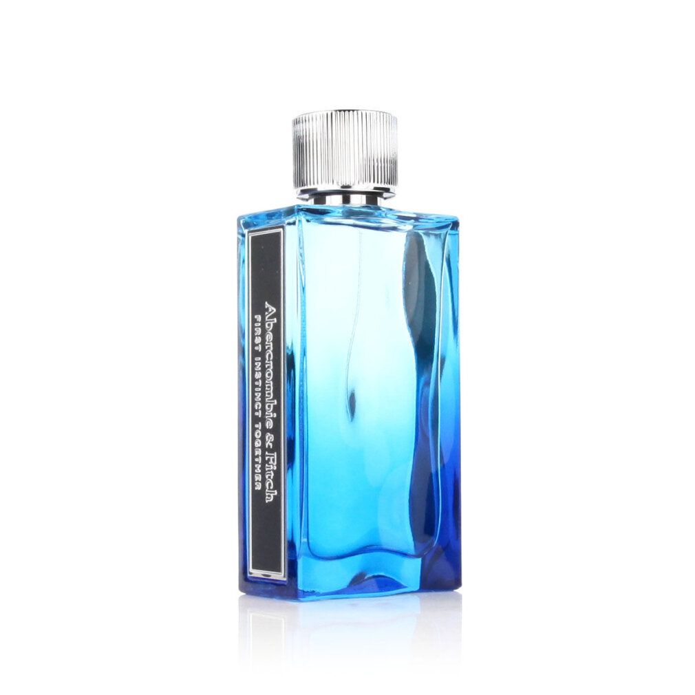 Flacone di profumo blu con tappo argentato. Sul flacone c'è scritto "Abercrombie & Fitch First Instinct Together".