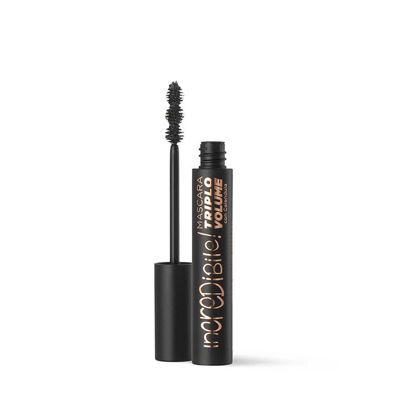 Tubo di mascara nero con testo. Spazzola a triplo volume. Nome prodotto: INCREDIBILE! TRIPLIO VOLUME.