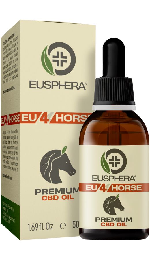 Flacone di vetro marrone con contagocce nero. Scritta EU4HORSE, Premium CBD Oil. Confezione con logo e informazioni.
