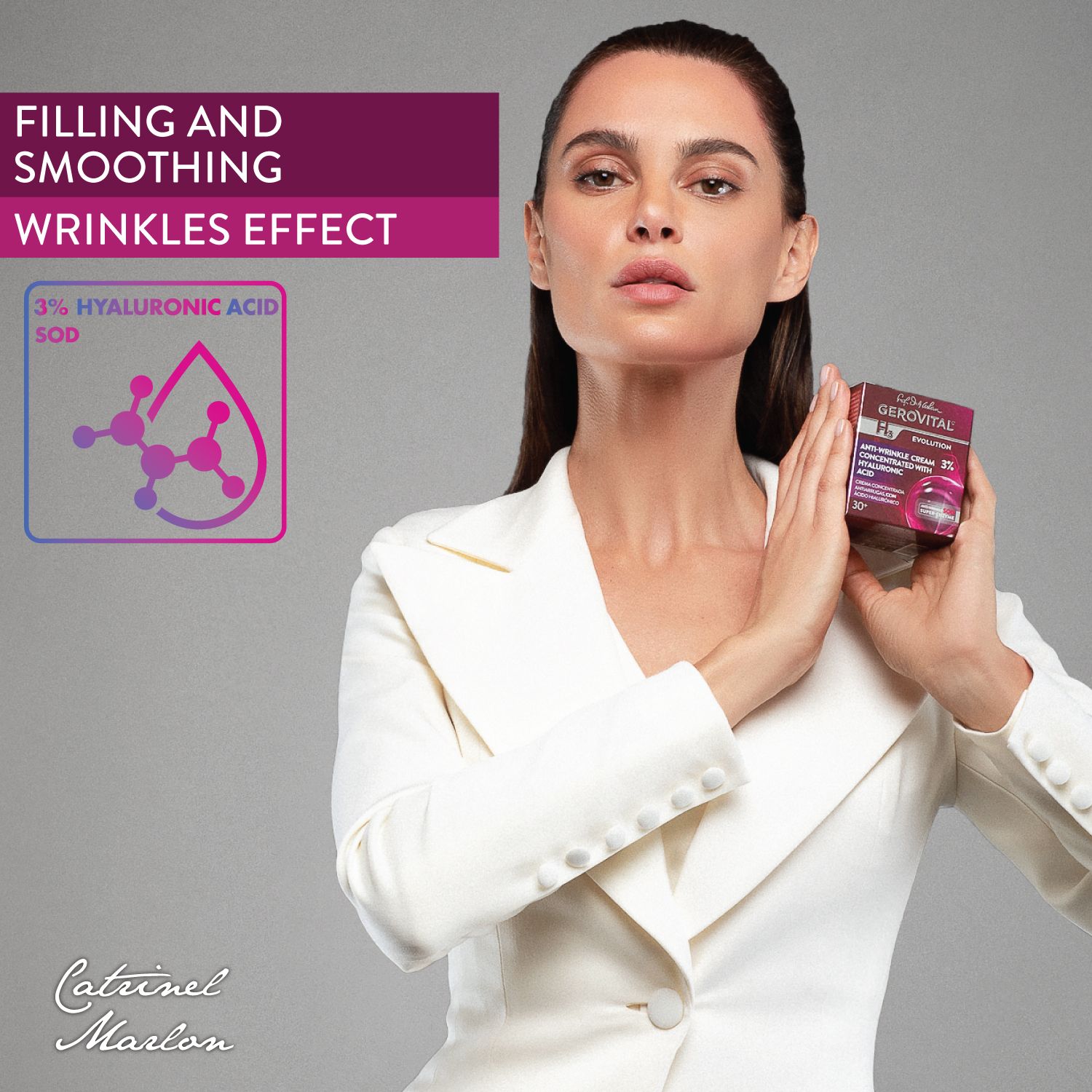 Donna tiene confezione crema. Testo: 'Filling and smoothing wrinkles effect'.