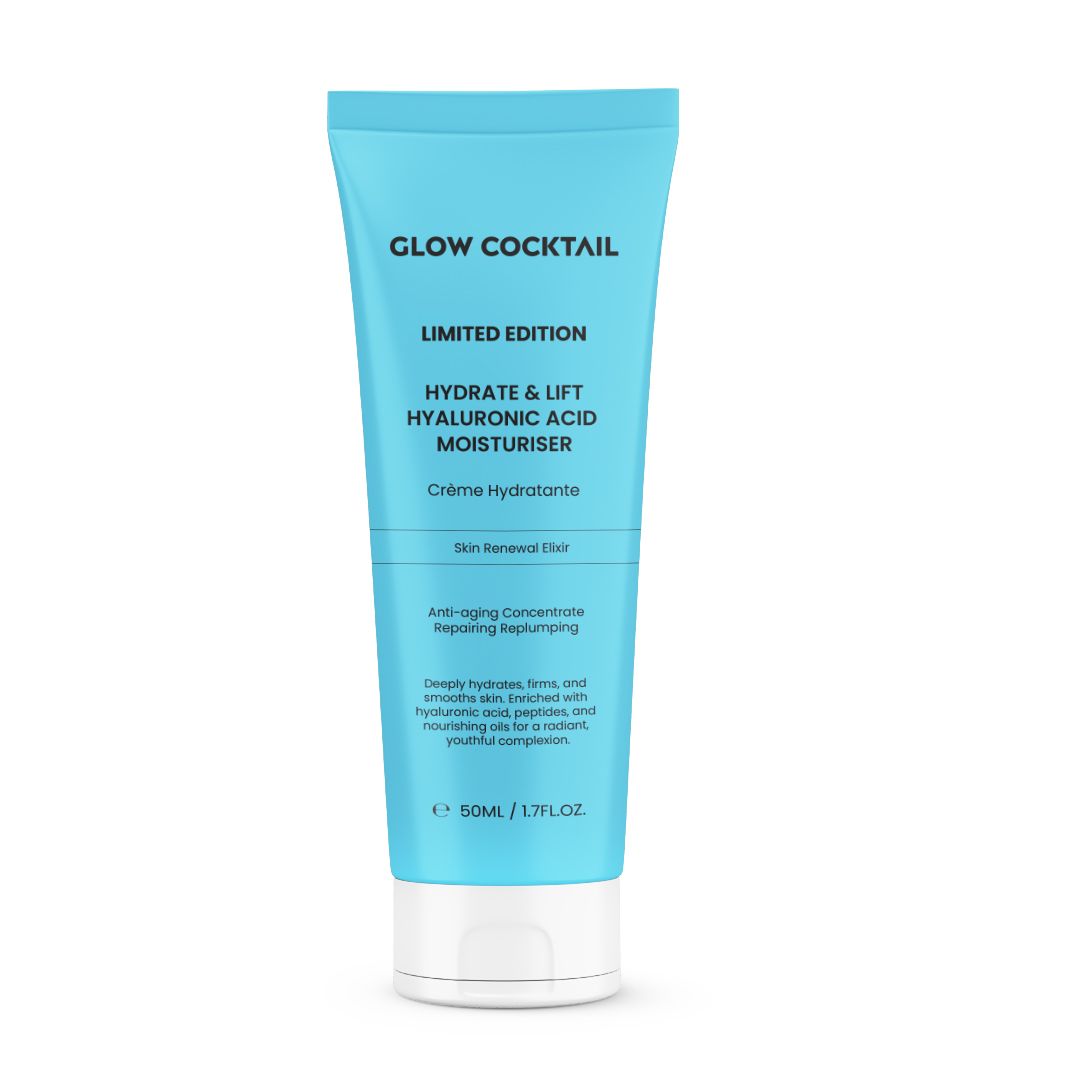 Un tubetto azzurro con la scritta "Glow Cocktail Hydrate & Lift Hyaluronic Acid Moisturiser" su sfondo bianco.
