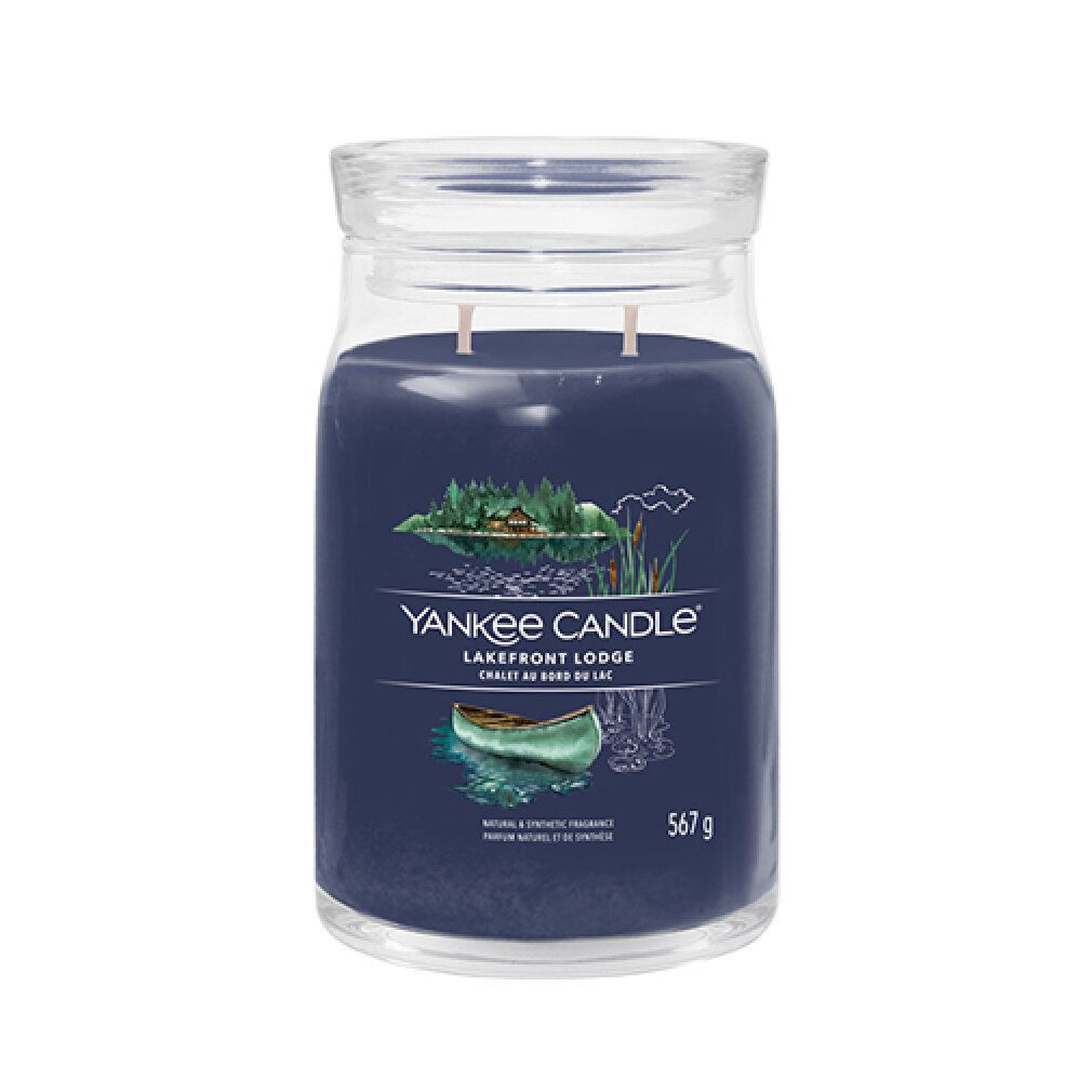 Candela profumata blu scuro in vaso con coperchio. Due stoppini. Scritta: Yankee Candle, Lakefront Lodge, 567 g.