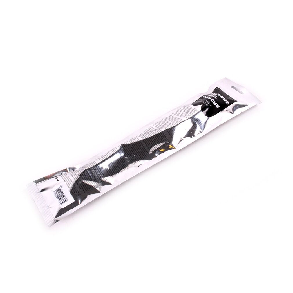 Accessorio per doccia anale in silicone nero confezionato in un sacchetto di alluminio argentato. Testo sulla confezione.