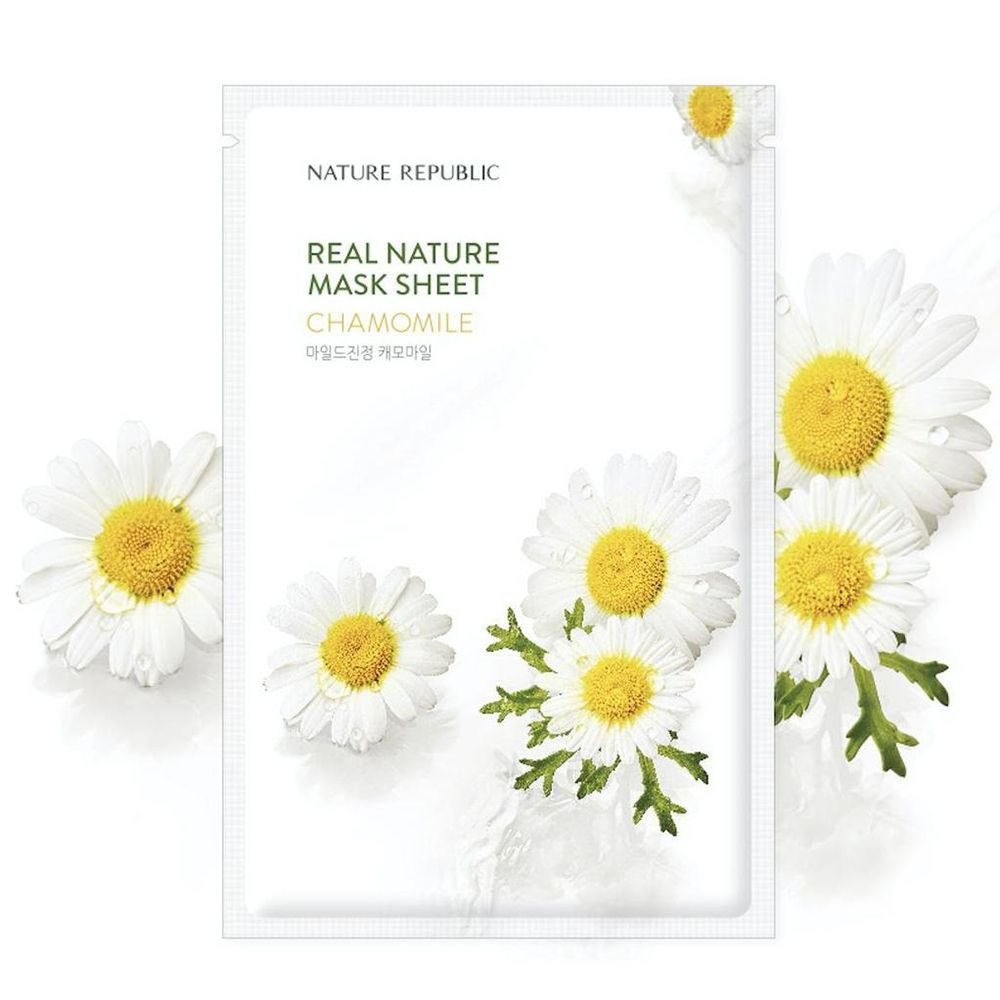 Confezione NATURE REPUBLIC, REAL NATURE MASK SHEET, CHAMOMILE. Fiori di camomilla su sfondo bianco.