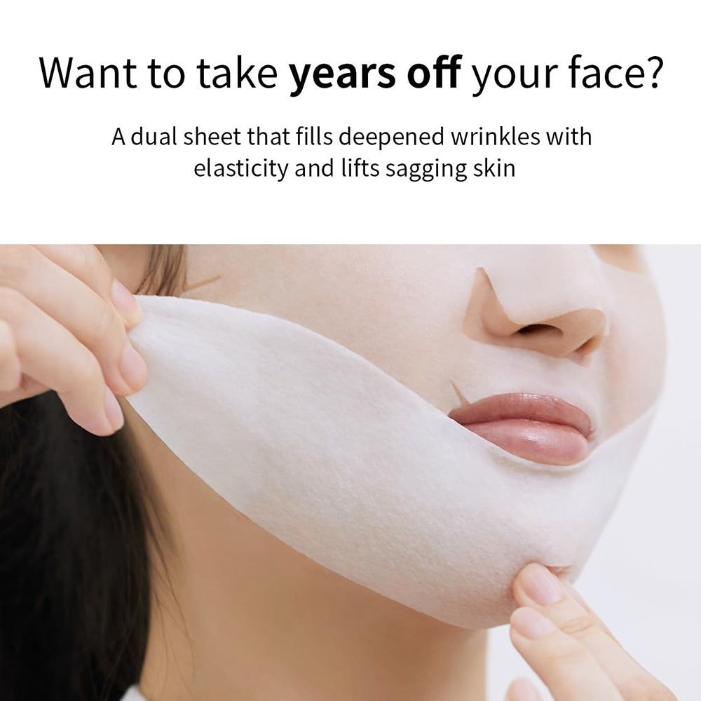 Viso di una persona con una maschera facciale. La maschera è tenuta dalle mani. Testo: "Dual Sheet".