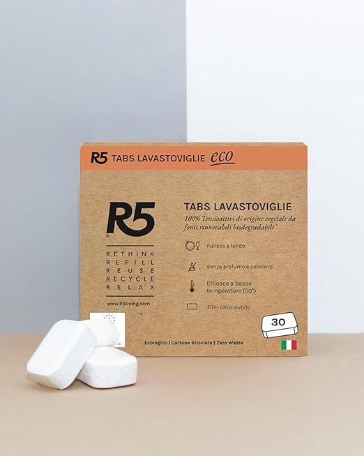 Confezione R5 Tabs Lavastoviglie Eco. Scatola marrone con informazioni sul prodotto e 30 pastiglie. Due pastiglie sono davanti.