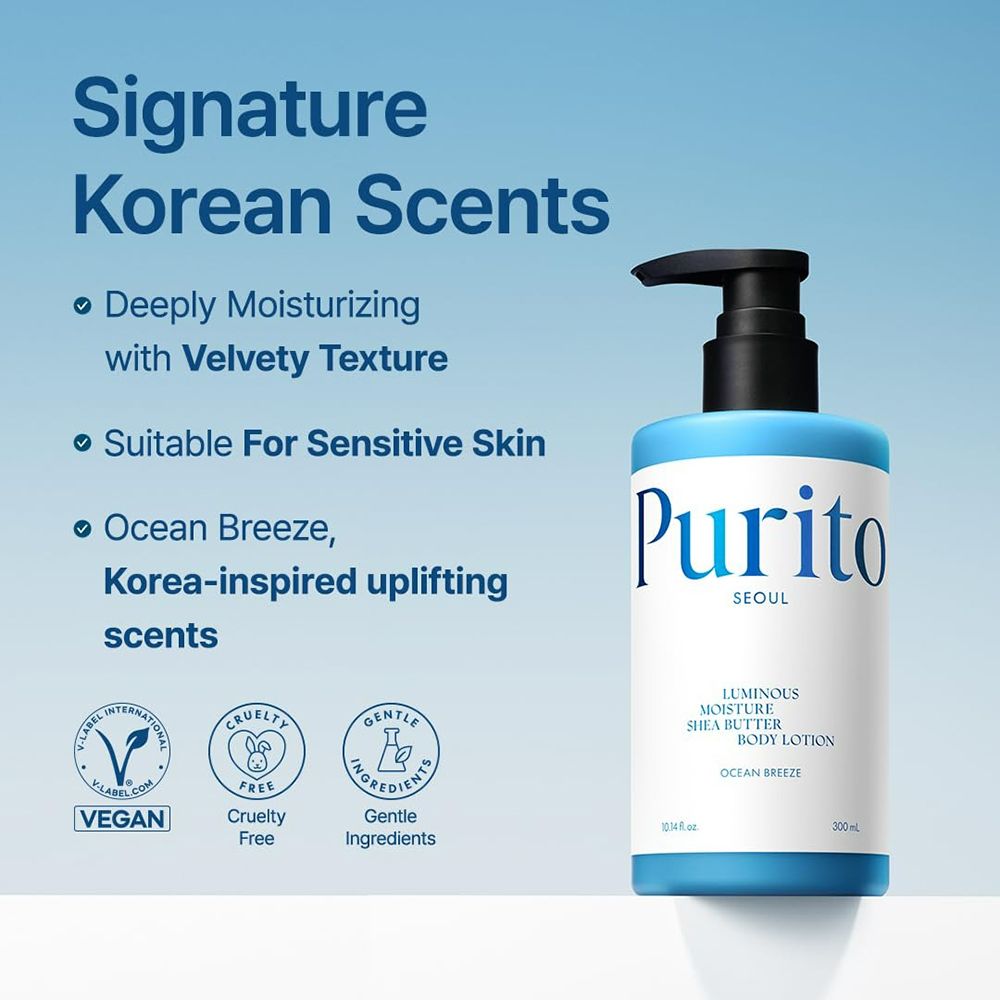 Flacone blu chiaro con erogatore nero. Testo: Signature Korean Scents. Vegan, Cruelty Free, Gentle Ingredients. Scritta: Purito Seoul.