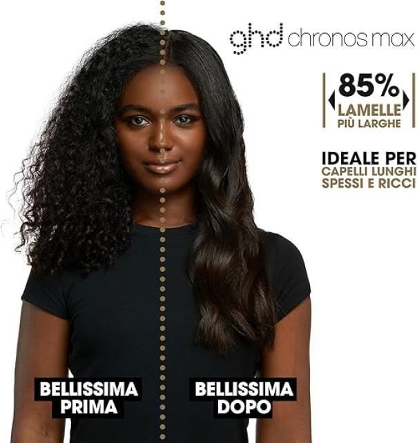 Donna con capelli ricci, poi lisci. Testo: GHD Chronos Max, piastre 85% più larghe, ideale per capelli lunghi e spessi.