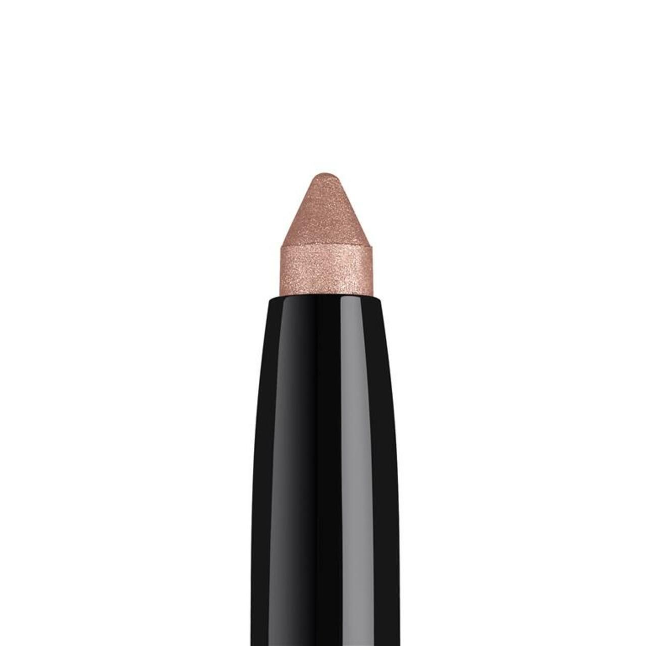 Primo piano della punta di un Artdeco High Performance Eyeshadow Stylo. Colore beige. Matita nera.
