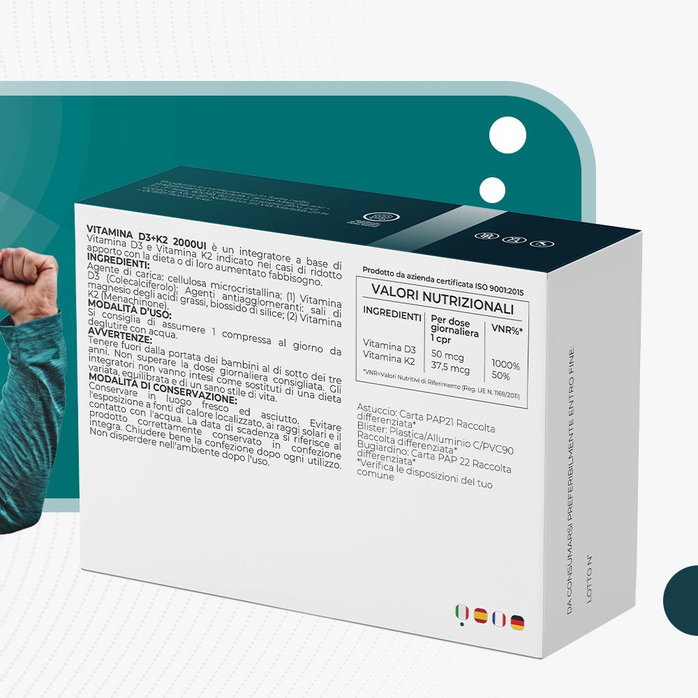 Retro della confezione di vitamina D3+K2. Contiene informazioni nutrizionali e istruzioni per l'uso. ISO 9001:2015.