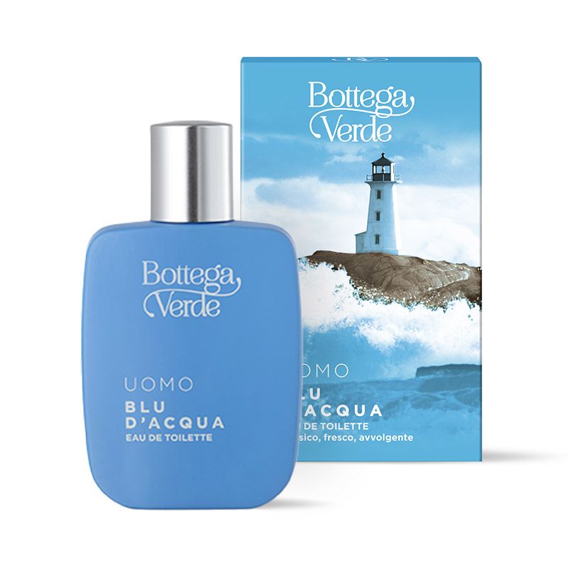 Flacone e confezione azzurri. Tappo argentato. Scritta: Bottega Verde, UOMO, Blu d'acqua, Eau de toilette. Confezione con faro.