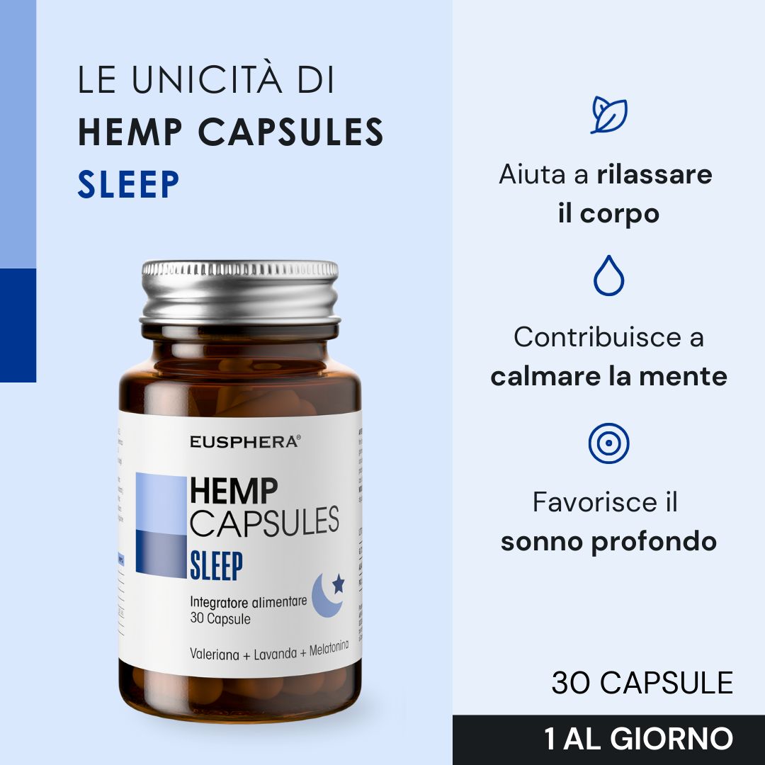 Flacone del prodotto accanto al testo. Testo: HEMP CAPSULES SLEEP. Aiuta a rilassare il corpo. Calma la mente. Favorisce il sonno profondo.