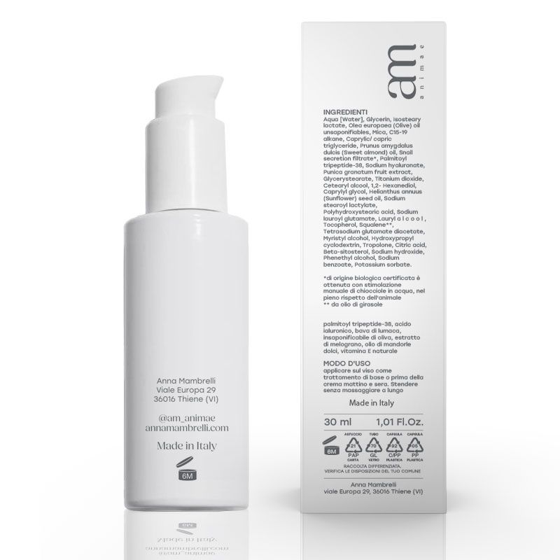 Flacone di siero bianco con pompa e scatola. Scritta: AM Animae. Ingredienti e indirizzo del produttore. 30 ml. Prodotto in Italia.