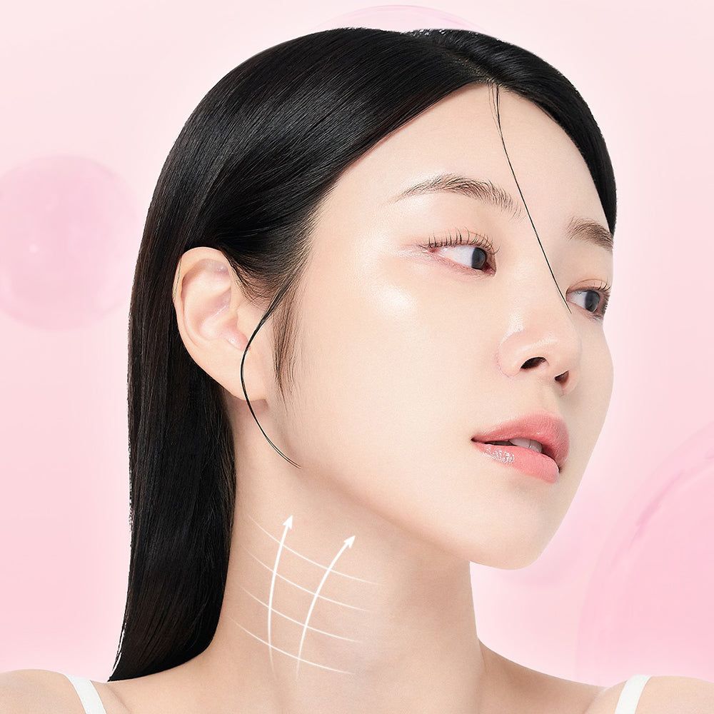 Primo piano di una donna che indica il collo, con linee grafiche che indicano il rassodamento della pelle.
