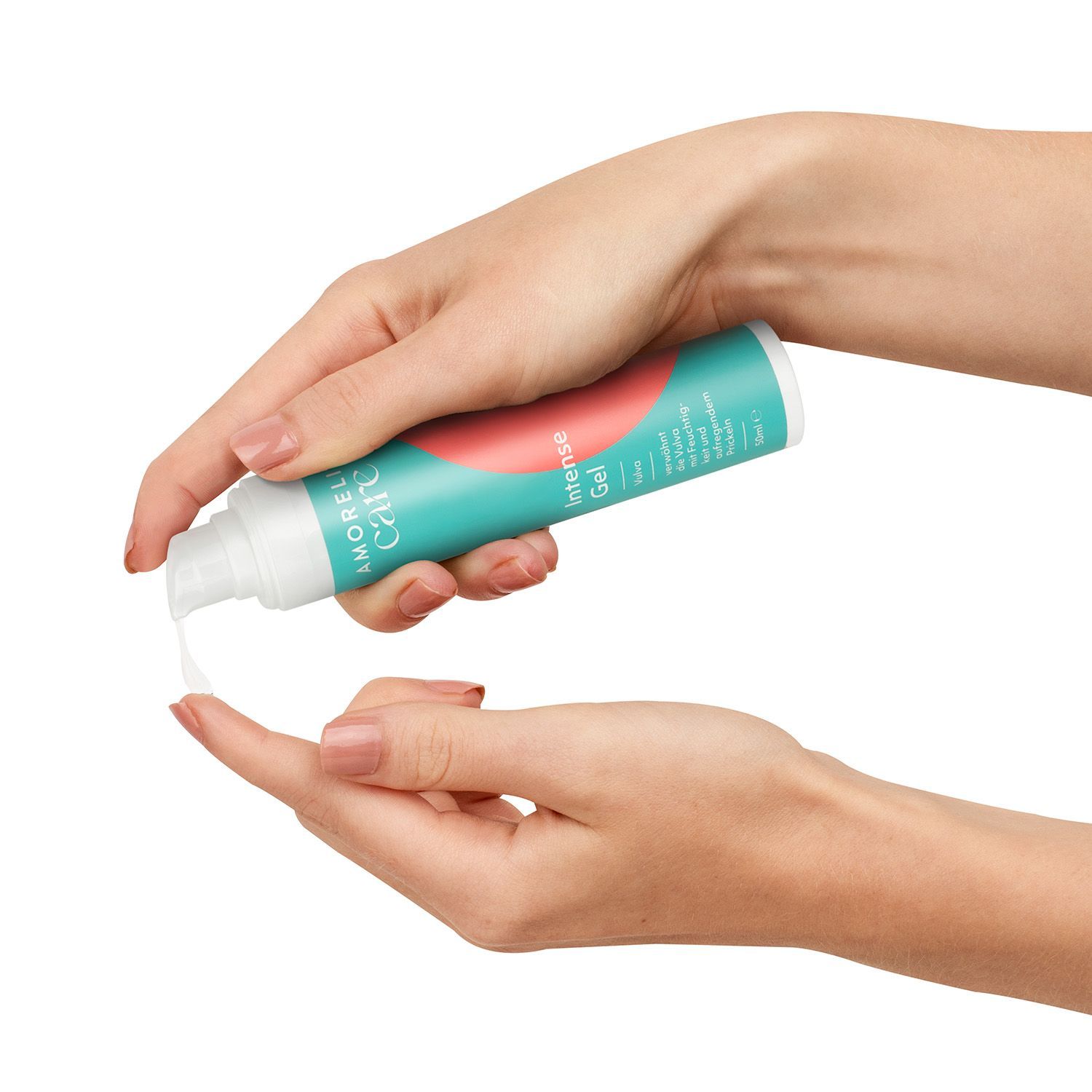 Mani che tengono un flacone. Gel applicato su un dito. Logo AMORELIE Care visibile. Design turchese e bianco.
