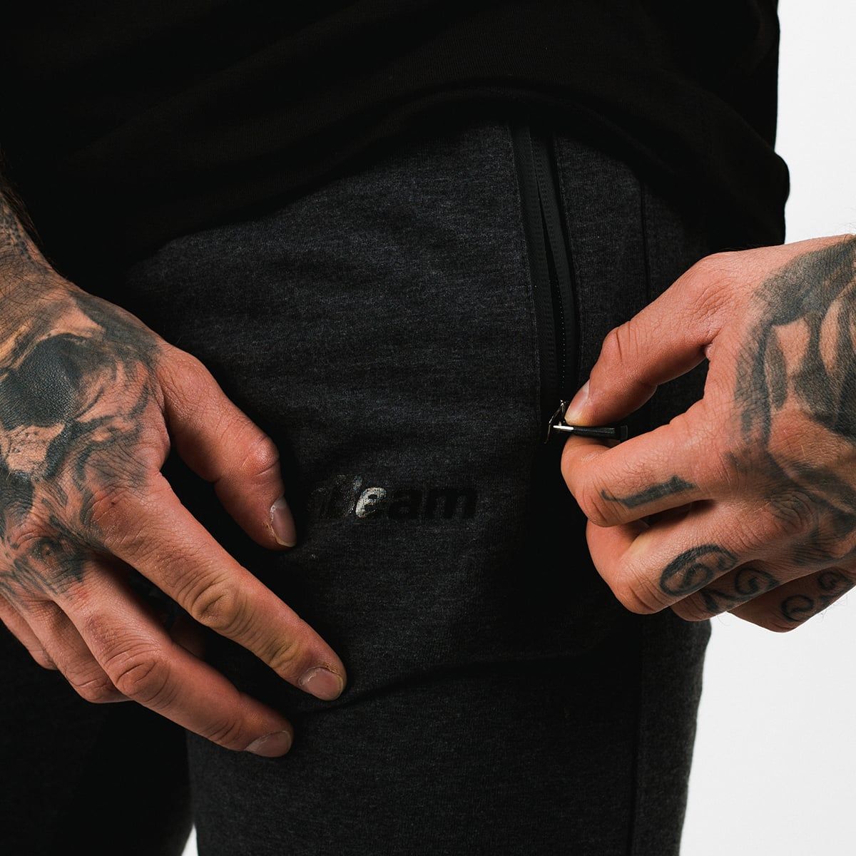 GymBeam Pantaloni uomo Urban Grey slim con tasche e cordoncino