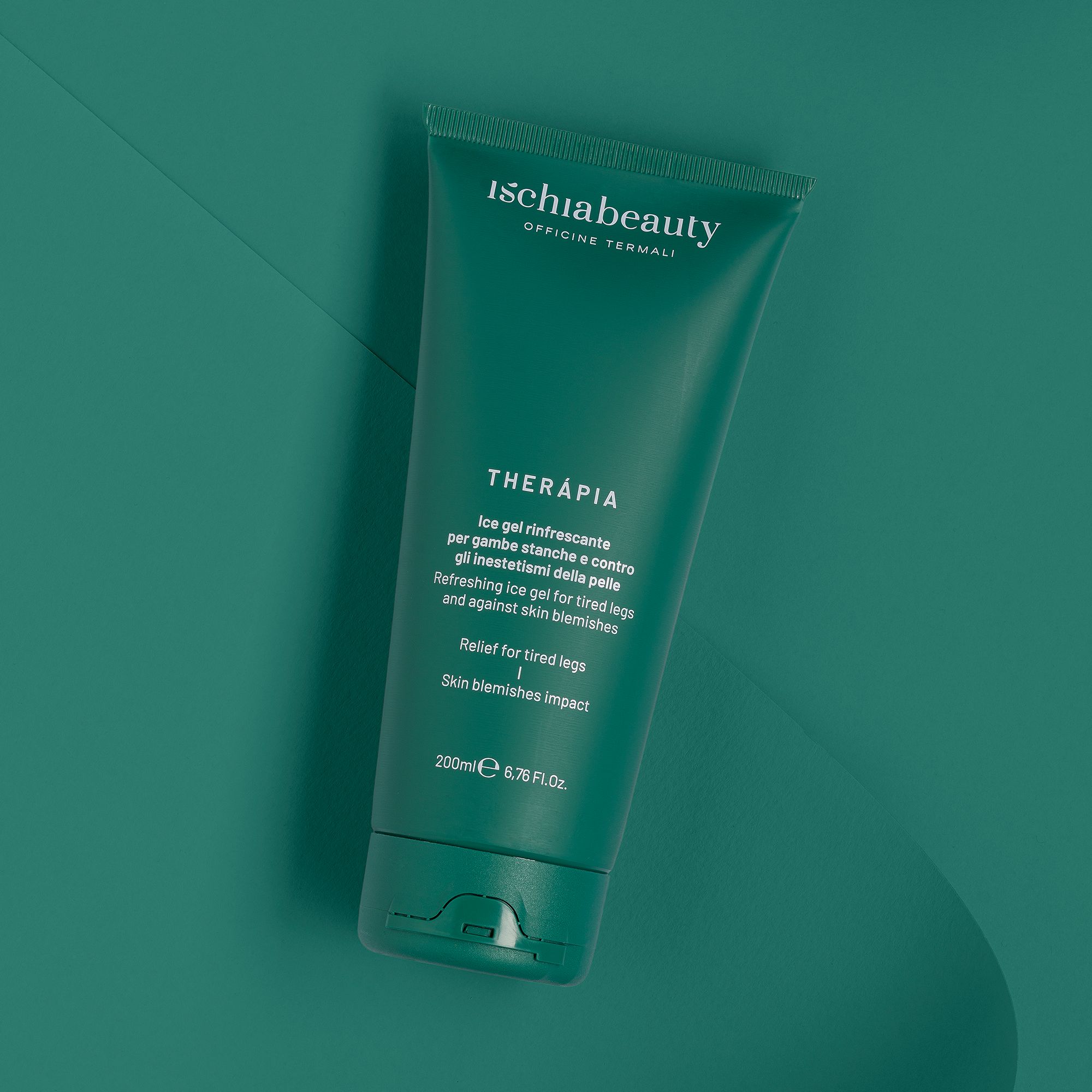 Tubo verde con testo. Marchio: ischiabeauty. Nome prodotto: THERAPIA. Testo in italiano e inglese. 200ml.