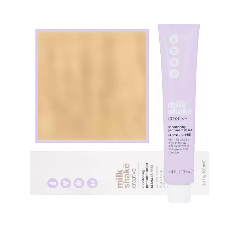 Tubo di tinta per capelli e campione colore. Tubo con nome e testo del prodotto. Campione quadrato, biondo chiaro. Confezione bianca.