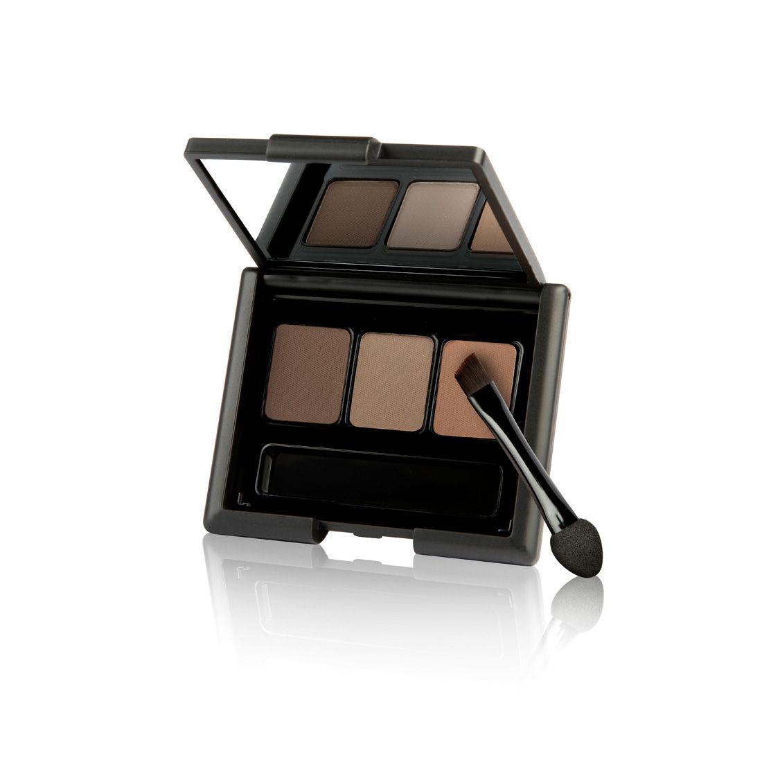 Palette Ga-De Basic Brow Powder aperta con specchio, tre tonalità marroni e applicatore. Custodia nera.