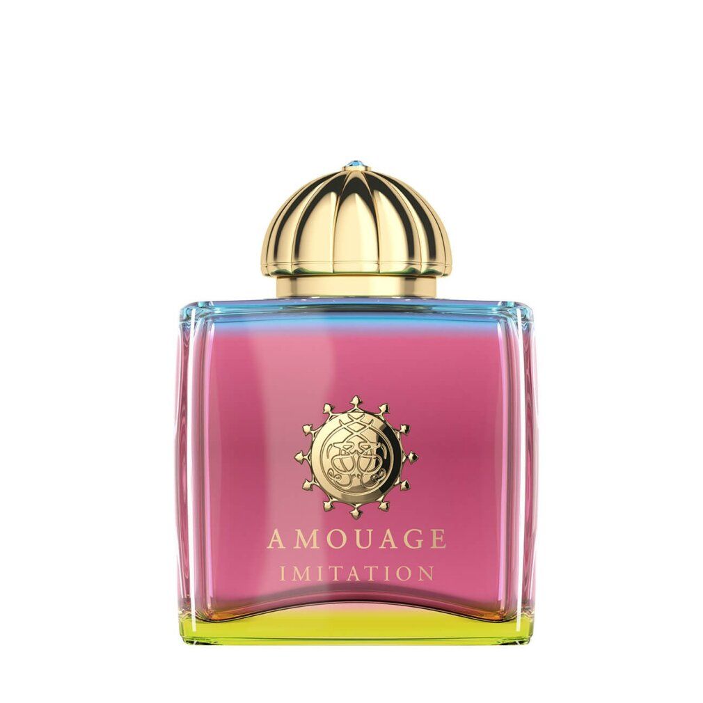 Flacone Amouage Imitation. Tappo dorato, sfumatura rosa-gialla. Logo e testo.