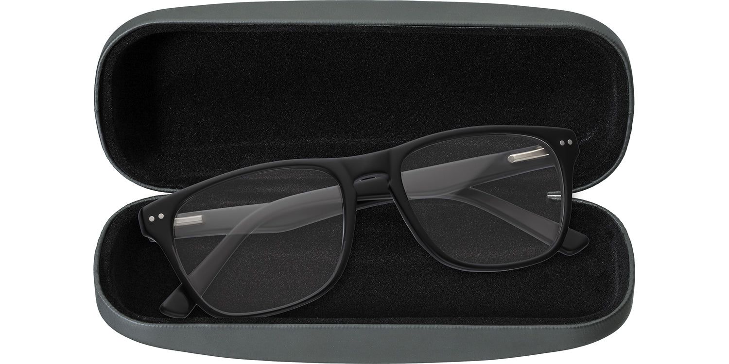 Custodia rigida aperta, grigia. Occhiali con montatura nera. Interno nero. Montana Eyewear non visibile.