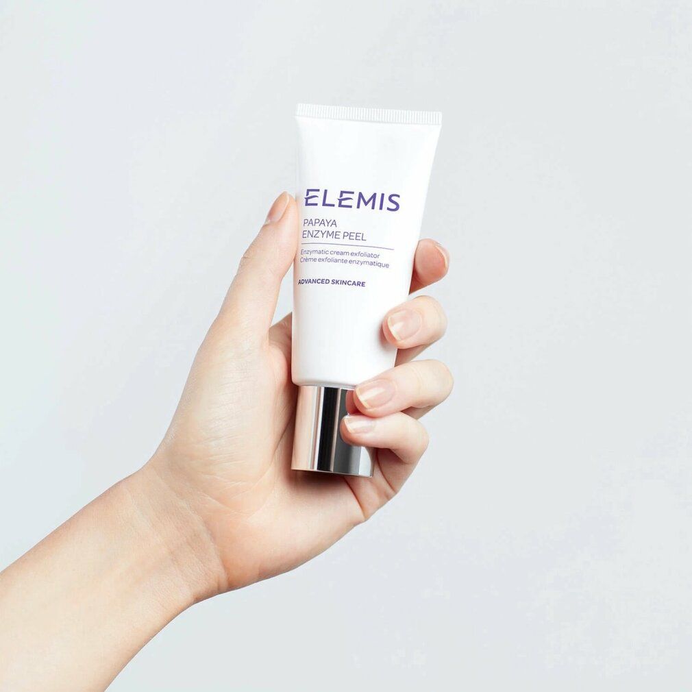 Tubo bianco tenuto in mano. Scritta: Elemis Papaya Enzyme Peel, Advanced Skincare.