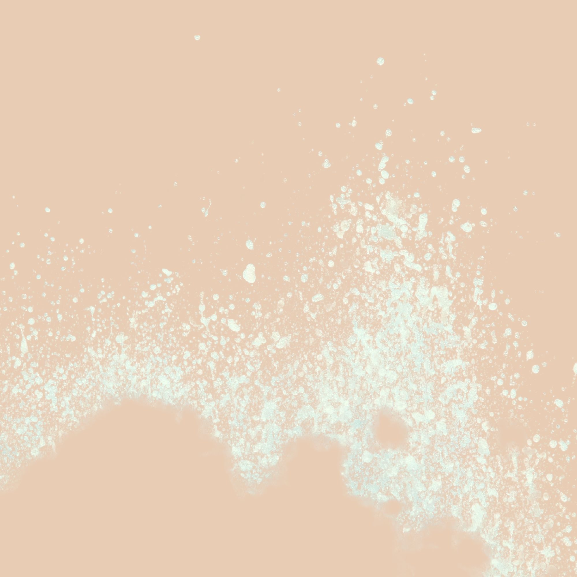 Primo piano di spray bianco su sfondo beige. Texture Ultra Leggera.