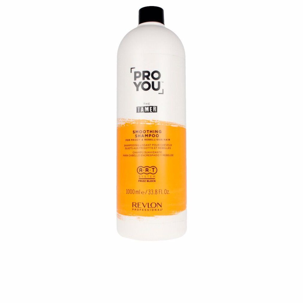 Flacone di shampoo bianco con tappo nero. Striscia arancione con testo. Visibili "PRO YOU The Tamer" e "Smoothing Shampoo".