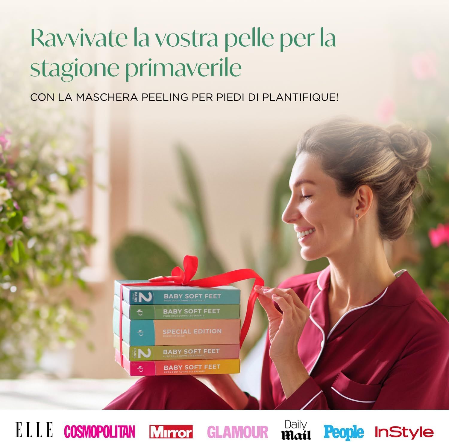 Donna che apre una confezione regalo con maschere per i piedi. Testo: Baby Soft Feet. Loghi: Elle, Cosmopolitan, Mirror, Glamour, Daily Mail, People, InStyle.