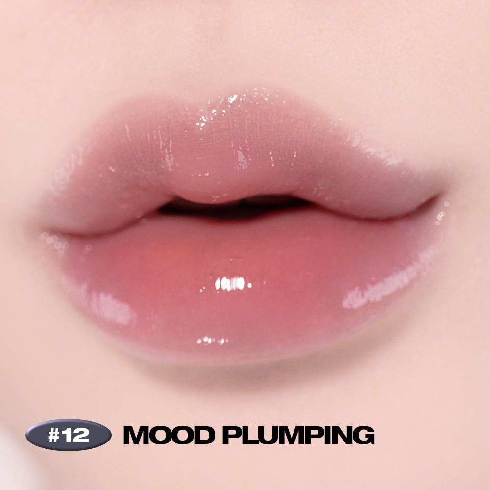 Labbra lucide con la scritta "#12 MOOD PLUMPING".