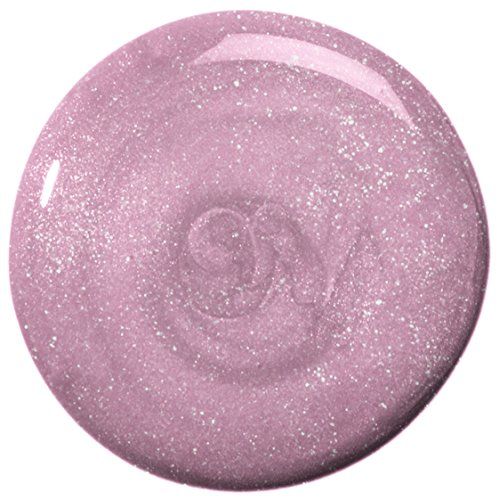 Primo piano di smalto per unghie rosa chiaro con glitter. Disposizione circolare.