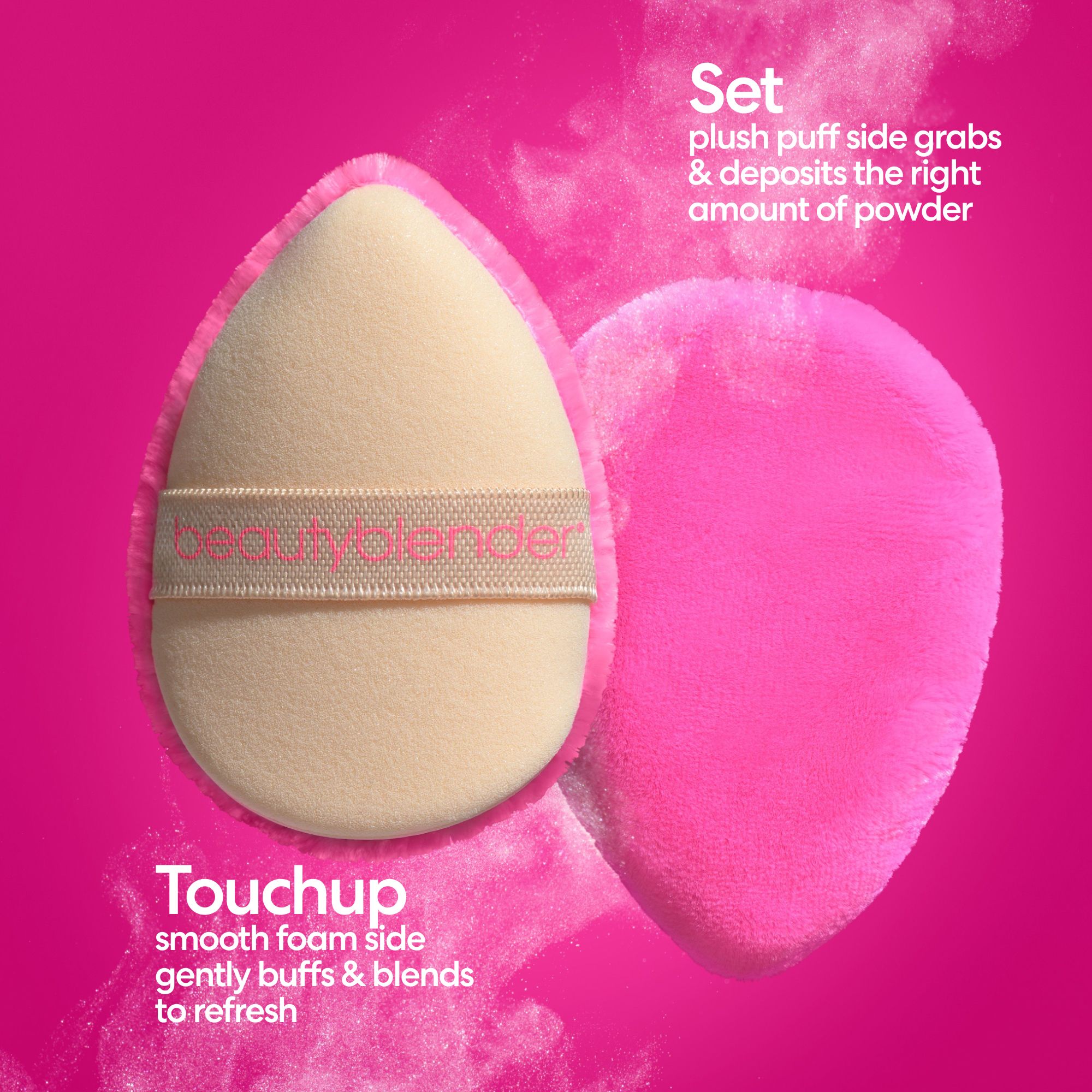 Due Beautyblender Power Pocket Puff, un lato beige per fissare, un lato rosa per rinfrescare.