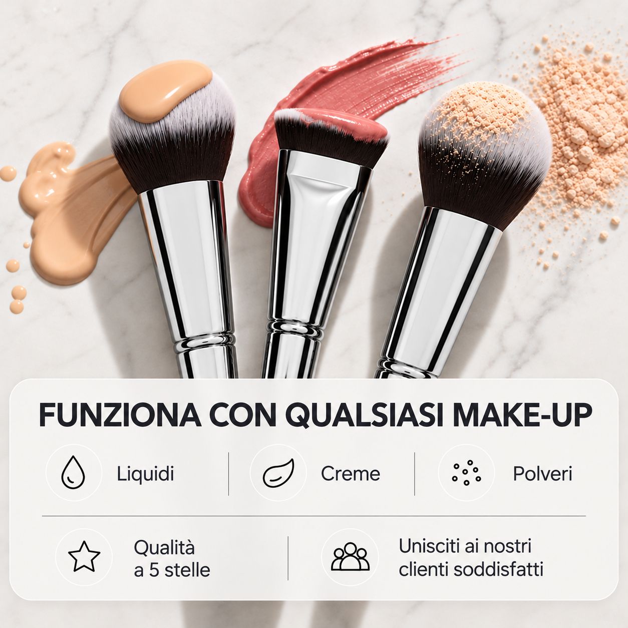 Tre pennelli per trucco con fondotinta liquido, crema e cipria.
