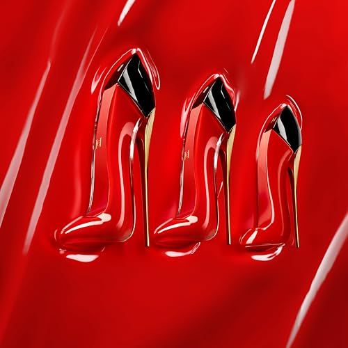 Tre flaconi a scarpa rossa su sfondo rosso. Tappi neri, tacchi dorati.