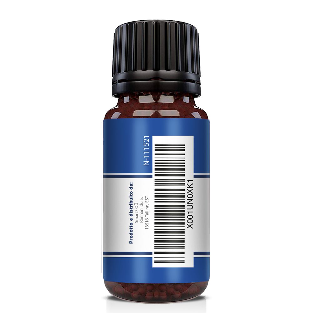 Flacone di vetro marrone con tappo nero. Etichetta blu con codice a barre e testo. Informazioni del produttore visibili.