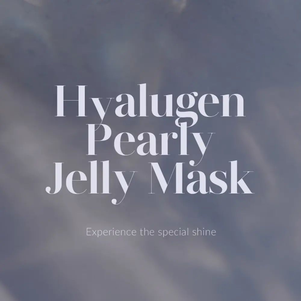 Testo: Hyalugen Pearly Jelly Mask. Sotto: Experience the special shine. Sfondo: nuvole.