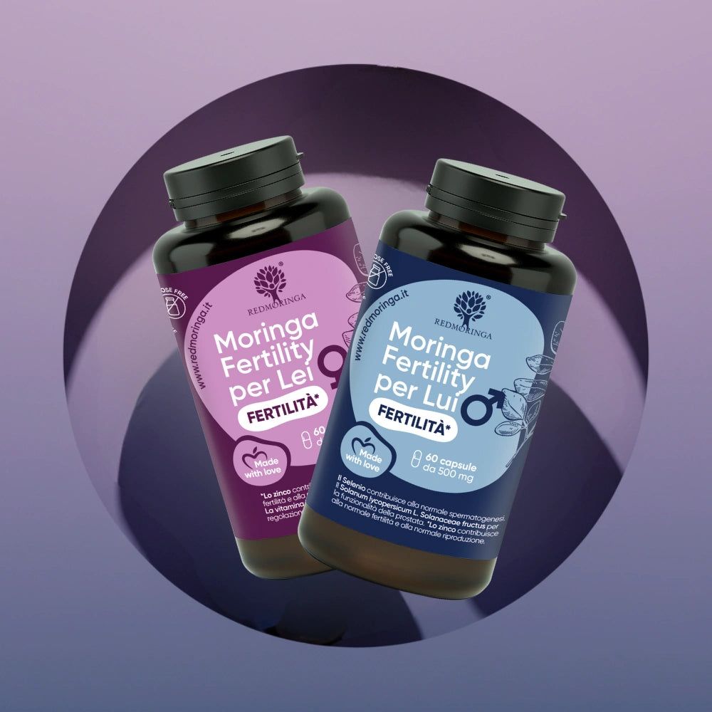 Due flaconi di capsule. Scritta: Moringa Fertility per Lui e per Lei. 60 capsule, 500 mg. Made with love.
