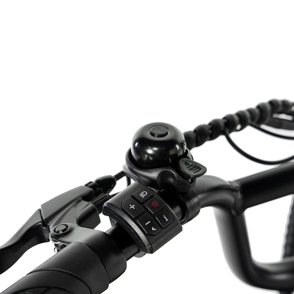 Manubrio di e-bike. Campanello, comandi e leva del freno. Colore nero.