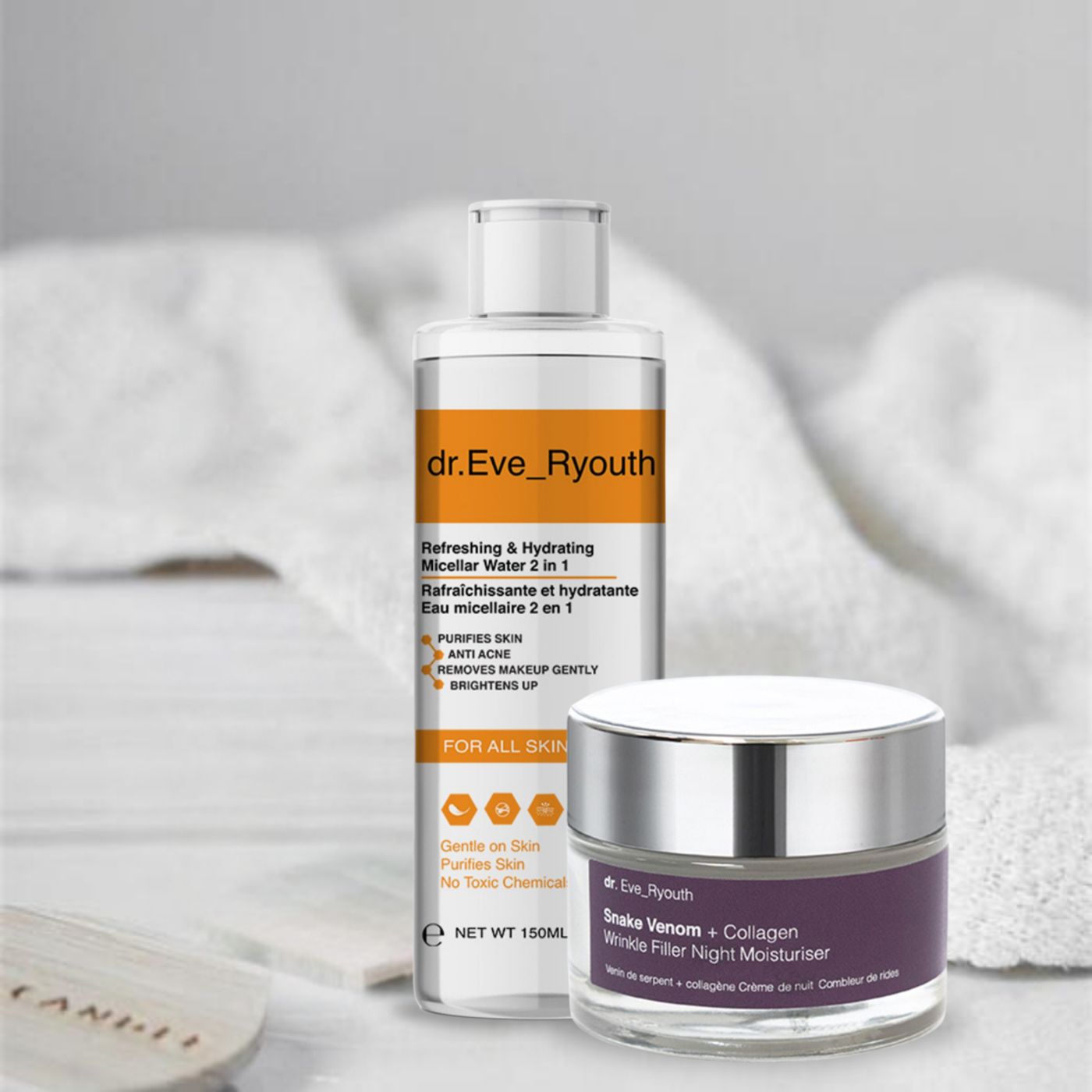 Set di acqua micellare e crema notte anti-età Dr. Eve_Ryouth su un asciugamano.