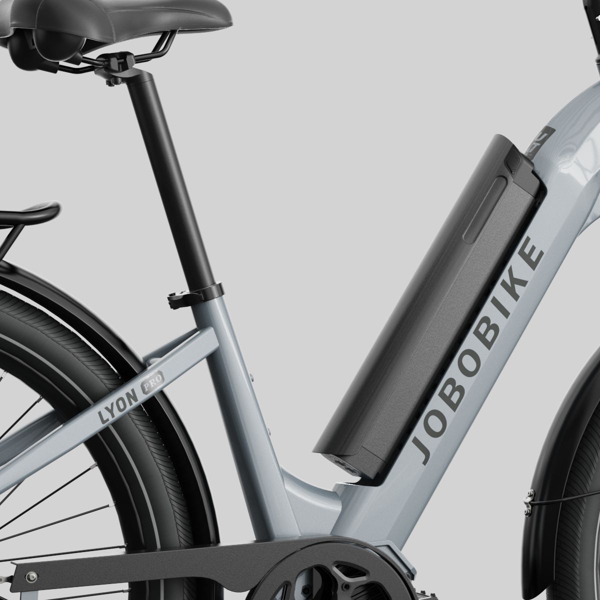 E-bike grigia con batteria nera. Il telaio presenta la scritta JOBOBIKE e LYON.