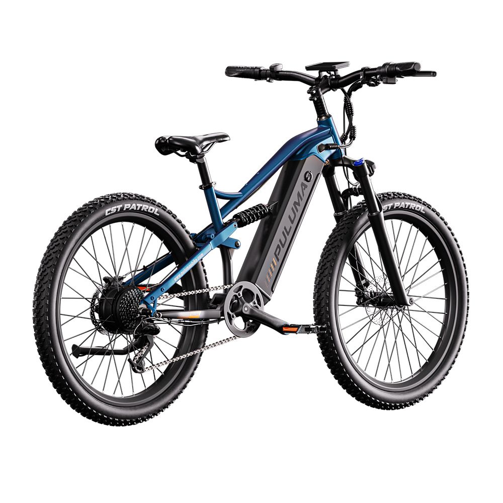 E-bike fuoristrada blu. Pneumatici, sella e manubrio neri. Scritta "PULUMA" sul telaio. Catena e pedali visibili.