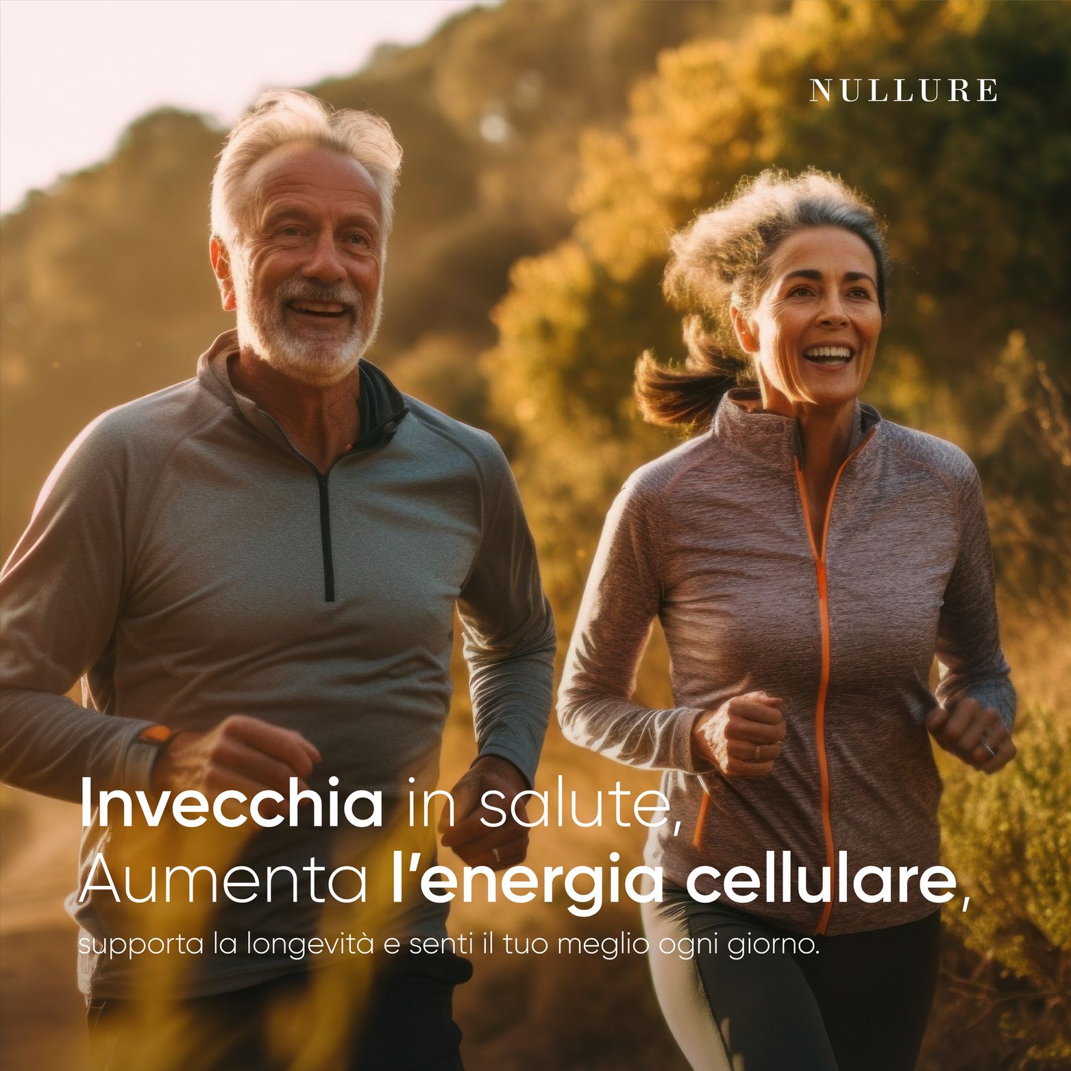 Coppia anziana che fa jogging. Testo: Invecchia in salute, aumenta l'energia cellulare. Nullure.