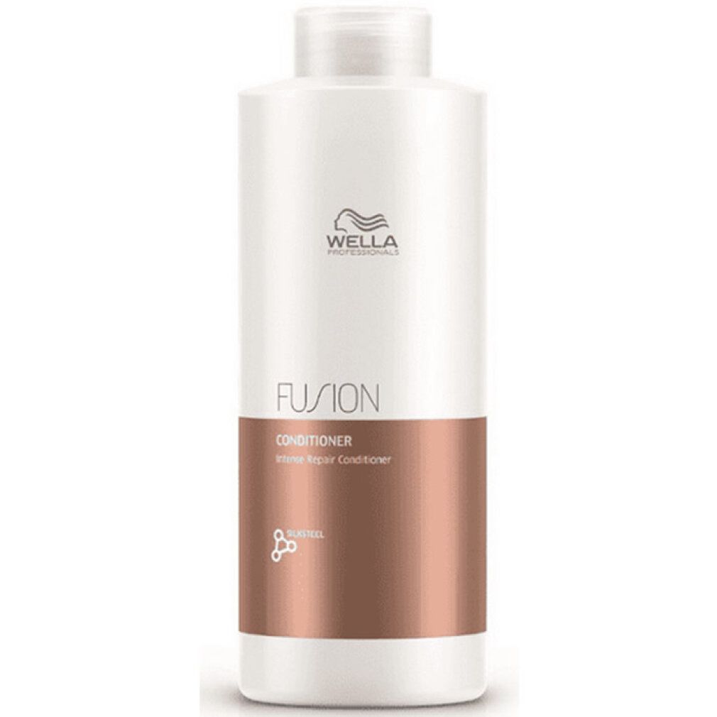 Flacone bianco con logo Wella e scritta FUSION Conditioner. Striscia marrone con testo. Flacone in piedi.