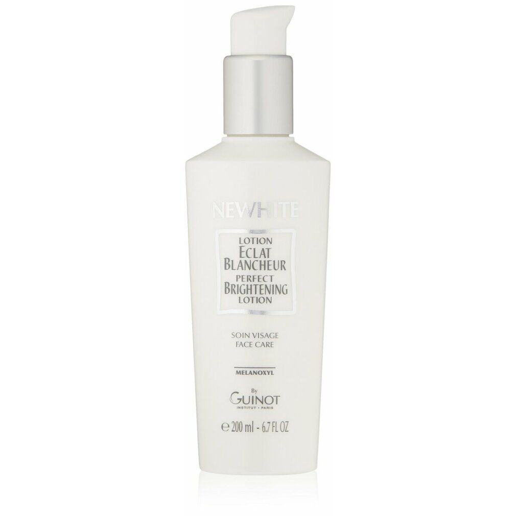 Flacone bianco con dosatore. Scritta NEWWHITE, LOTION ÉCLAT BLANCHEUR, PERFECT BRIGHTENING LOTION. Marchio Guinot.
